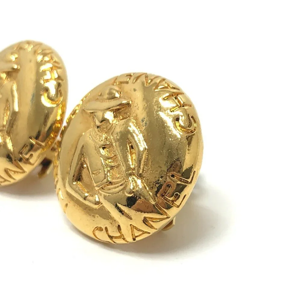 CHANEL Vintage Gold Earrings - Picture 5 of 12